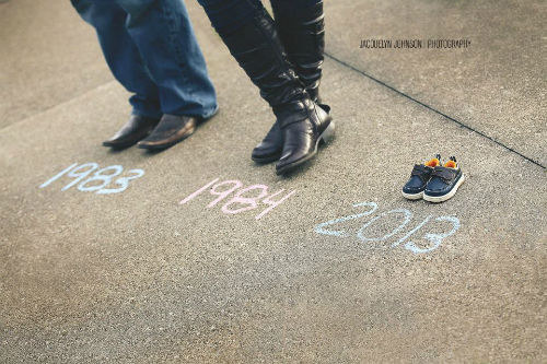 maternity-announcement-ideas-timeline-little-shoes