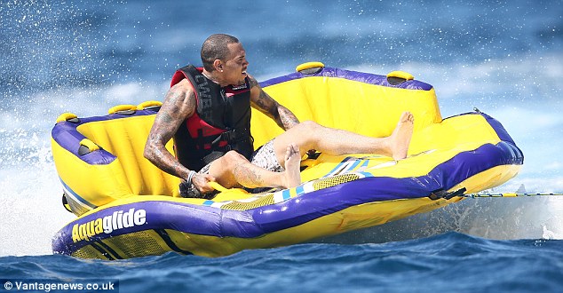 Chris Brown Yacht St Tropez2